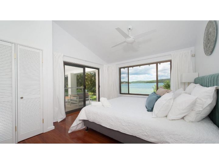 Baywatch - Beachfront Bliss Executive Home Guest house, Soldiers Point - imaginea 8