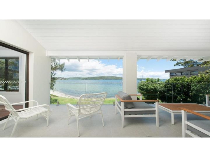 Baywatch - Beachfront Bliss Executive Home Guest house, Soldiers Point - imaginea 2