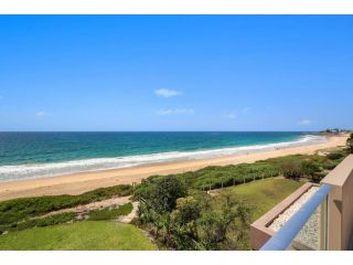 Beach and Ocean Front Penthouse with Wifi and Parking Apartment, The Entrance - 1