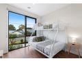 Beach Beauty with Stunning Views, Great Location Apartment, Rosebud - thumb 5