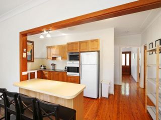 Leafy Family House, Close to Beach and Surf Club Guest house, Macmasters Beach - 5
