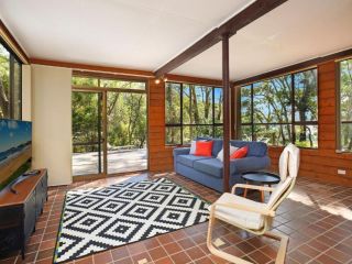 Leafy Family House, Close to Beach and Surf Club Guest house, Macmasters Beach - 1