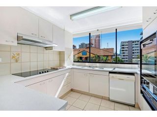 ULTIQA Beach Haven on Broadbeach Hotel, Gold Coast - 4