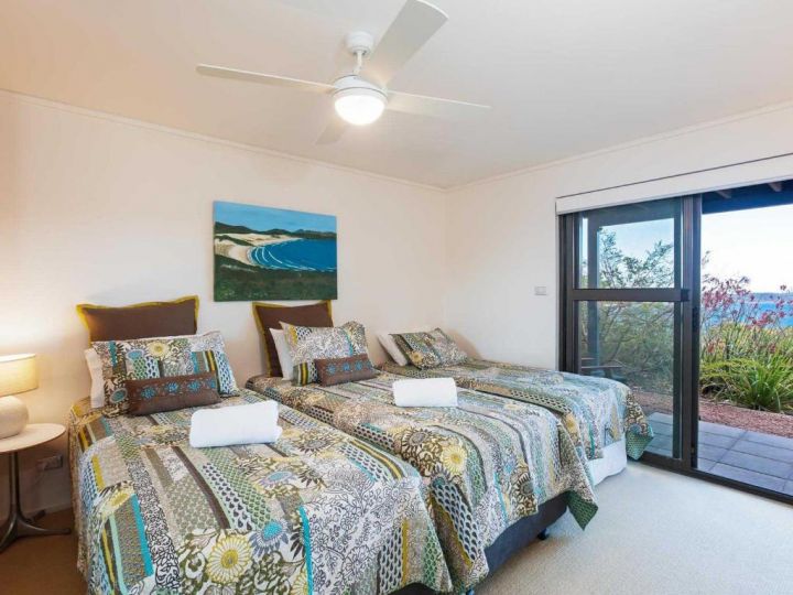 Beach House 7' 26 One Mile Close - air conditioned, wifi, foxtel, linen Guest house, Anna Bay - imaginea 6