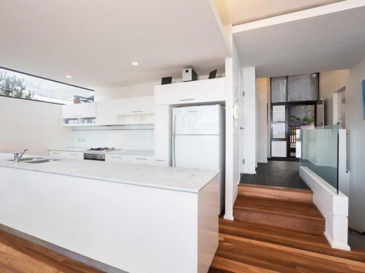 Beach House 7' 26 One Mile Close - air conditioned, wifi, foxtel, linen Guest house, Anna Bay - imaginea 10