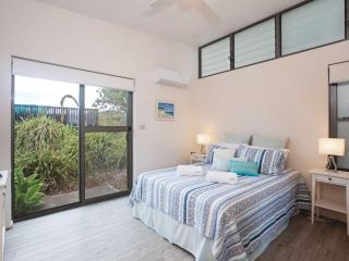 Beach House 7' 26 One Mile Close - air conditioned, wifi, foxtel, linen Guest house, Anna Bay - 1
