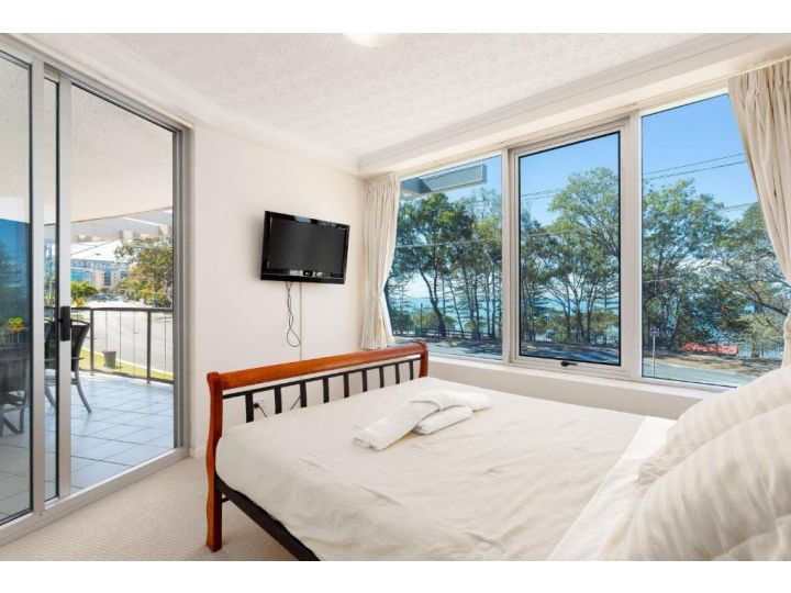 Beach House on Suttons Apartment, Redcliffe - imaginea 13