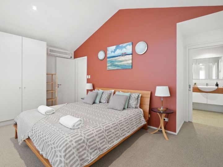 Charming Beach Home with Plenty of Outdoor Spaces Guest house, Avoca Beach - imaginea 10