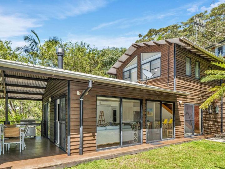 Charming Beach Home with Plenty of Outdoor Spaces Guest house, Avoca Beach - imaginea 2