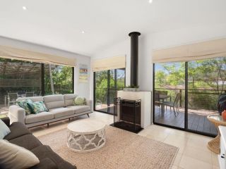 Charming Beach Home with Plenty of Outdoor Spaces Guest house, Avoca Beach - 3