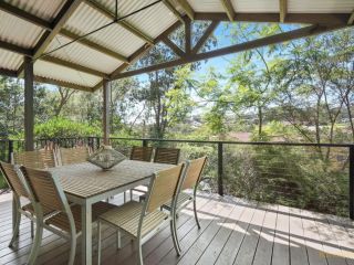 Charming Beach Home with Plenty of Outdoor Spaces Guest house, Avoca Beach - 1