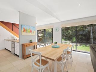 Charming Beach Home with Plenty of Outdoor Spaces Guest house, Avoca Beach - 4