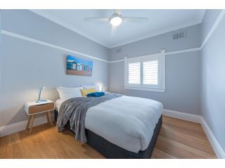 Beach Retreat Apartment, Sydney - 5