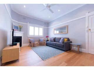 Beach Retreat Apartment, Sydney - 2
