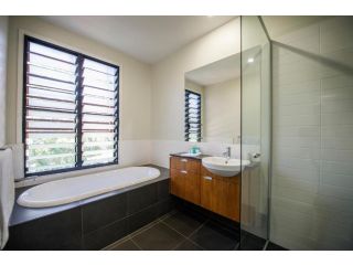 Beach Road Holiday Homes Hotel, Queensland - 4