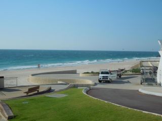 Beach Side Garden Apartment Apartment, Perth - 1