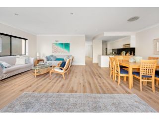 Beach Vibe Property With Water Views In Newcastle Apartment, Newcastle - 1