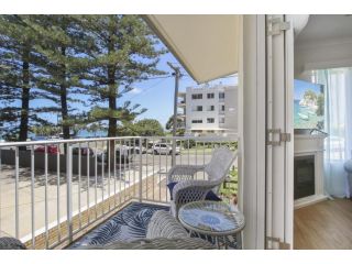 Beachcomber Unit 2 7 Dingle Ave Apartment, Caloundra - 2