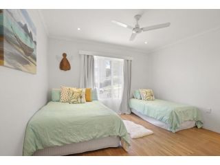 Beachcomber Unit 2 7 Dingle Ave Apartment, Caloundra - 1