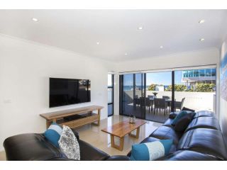 Beachfront Apartment Unit 2 Apartment, Mollymook - 3