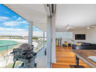 Beachfront Luxury 3 Beds with Ocean View Balcony Apartment, Sydney - 2