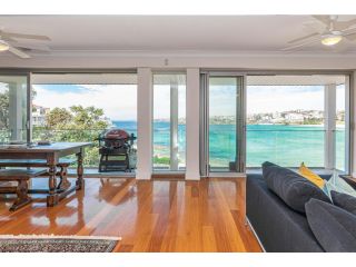 Beachfront Luxury 3 Beds with Ocean View Balcony Apartment, Sydney - 3