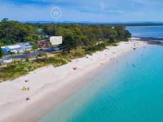 Beachfront Luxury On Huskisson Beach 1 Minute to Everywhere Guest house, Huskisson - 2