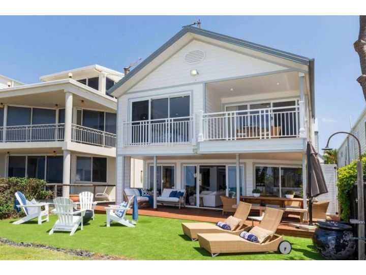 Absolute Beachfront Family Size Home Villa, Gold Coast - imaginea 1