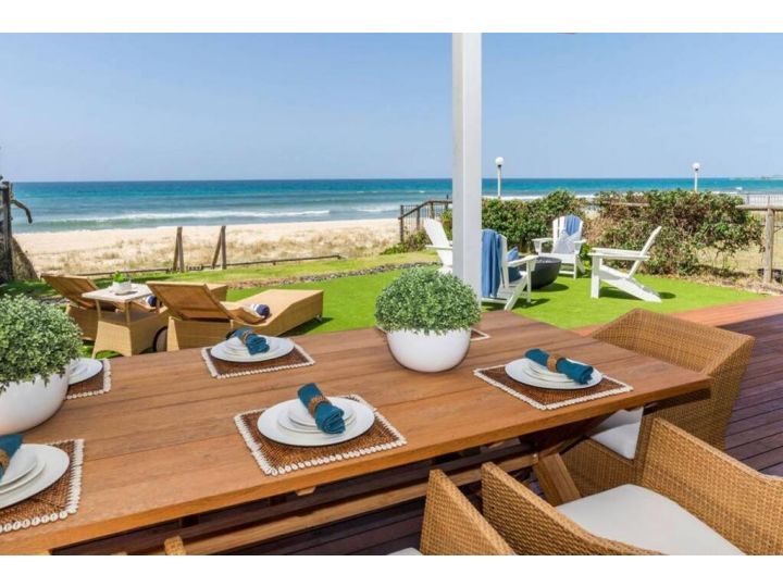 Absolute Beachfront Family Size Home Villa, Gold Coast - imaginea 4