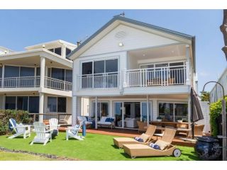 Absolute Beachfront Family Size Home Villa, Gold Coast - 1