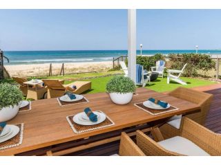 Absolute Beachfront Family Size Home Villa, Gold Coast - 4