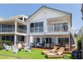 Absolute Beachfront Family Size Home Villa, Gold Coast - thumb 1