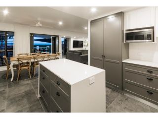 Beachside Bliss in Clifton Beach Guest house, Palm Cove - 4