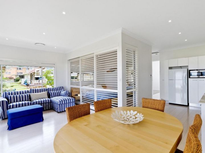 Comfy Beachfront Unit, Unbeatable Location & Views Guest house, Avoca Beach - imaginea 2