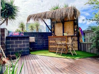 Beachside Entertainer with Pool and TIKI Bar! Guest house, Marcoola - 3