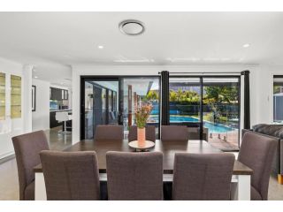 Ultra Modern & Relaxing Inner City 4bed House - with a Private Pool - 10mins walk to Beach Guest house, Gold Coast - 3