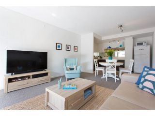 Beachside Living - South Fremantle Apartment, Fremantle - 1
