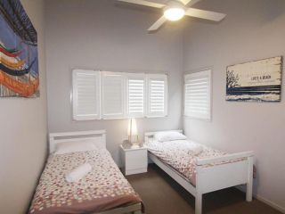 Beachside Guest house, Point Lookout - 3