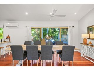 Beachside Home with BBQ and Lush Green Views Guest house, Copacabana - 4