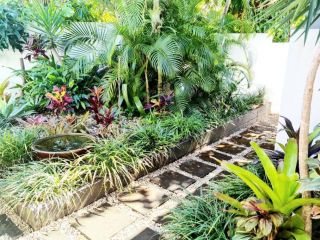 Beachside Tropical Oasis with Pool 4 Bed / 3 Bath Guest house, Caloundra - 4