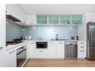 Beaufort St Beauty - location lifestyle sleeps 2, parking 2 bays Apartment, Perth - 3