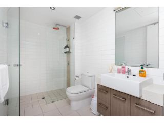 Beaufort St Beauty - location lifestyle sleeps 2, parking 2 bays Apartment, Perth - 1