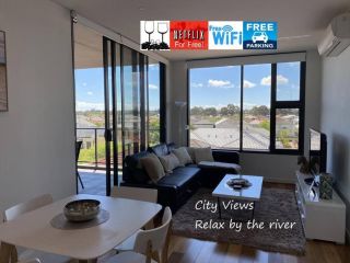 BEAUTIFUL CITY VIEWS CLOSE CITY AIRPORT FREE WINE Apartment, Perth - 2