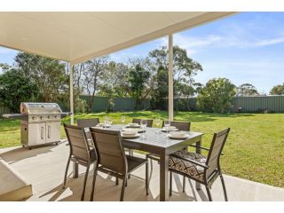 Beautiful Coastal Cottage 100m from Collingwood Beach Guest house, Vincentia - 4