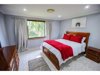 Entire House Beautiful Farm Stay 9 Bedrooms Sleeps 18 Enjoy Nature Guest house, New South Wales - 2