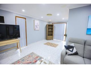 Entire House Beautiful Farm Stay 9 Bedrooms Sleeps 18 Enjoy Nature Guest house, New South Wales - 5
