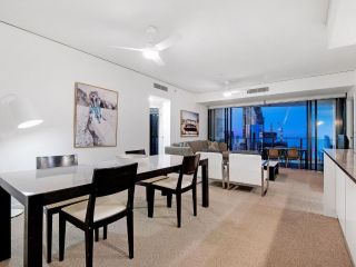 Beautiful High Floor 2 Bedroom Apartment Apartment, Gold Coast - 4
