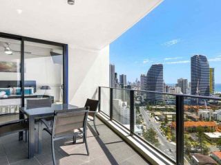 Beautiful High Floor 2 Bedroom Apartment Apartment, Gold Coast - 1