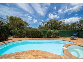 Heated POOL, PETS WELCOME, INDOOR OUTDOOR LIVING Guest house, Norah Head - 1