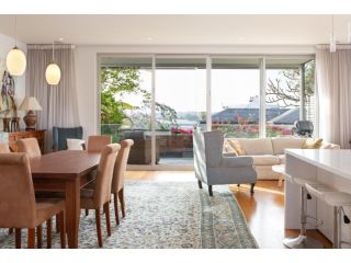 Beautiful Renovated Home With Water Views and Yard Guest house, Sydney - 5